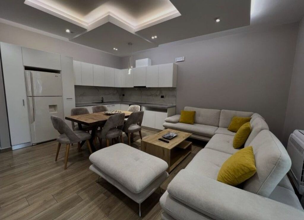 JEPET ME QIRA APARTAMENT 2+1 ME KOPSHT | PRANË TEG