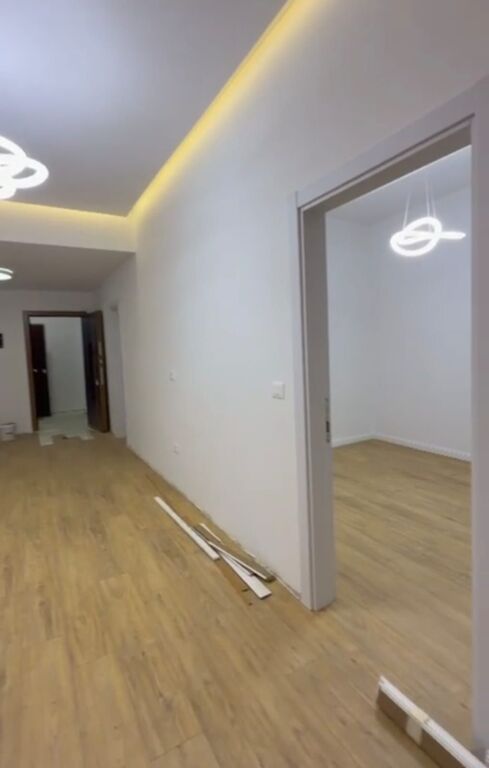 Shitet apartament 1+1+Verande tek Kodra e Diellit , Rruga Rrapo Hekali .   