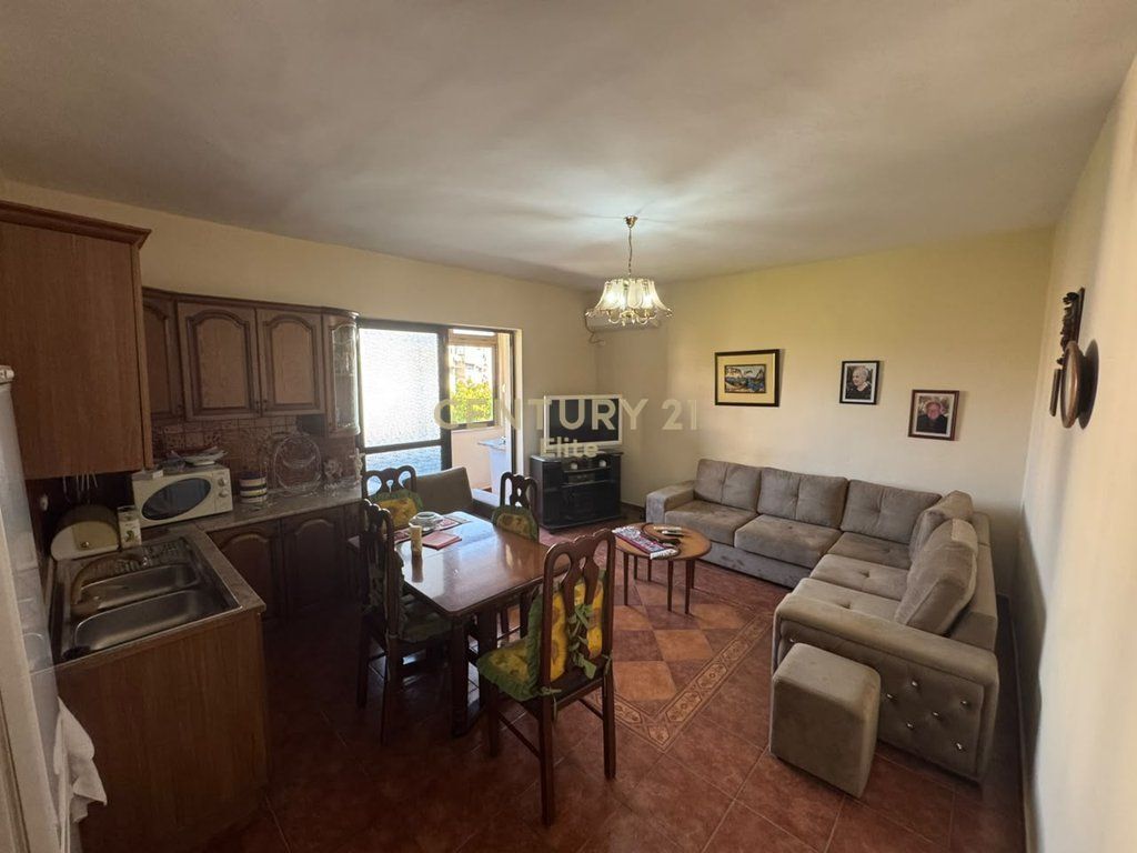 APARTAMENT 2+1 ME QIRA NE XHAMLLIK