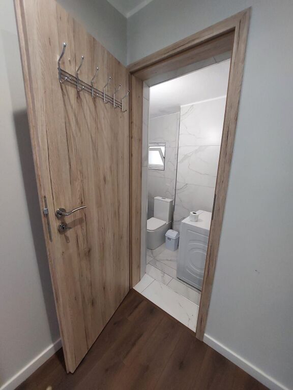 Affittasi casa privata 1+1 con cortile in via Myslym Shyri!