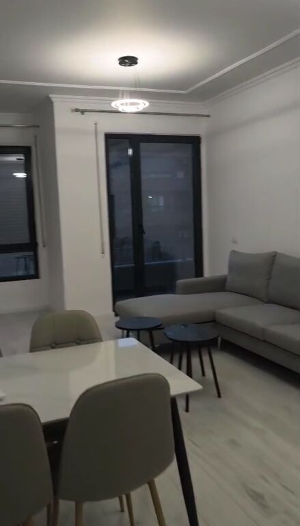 Appartamento 2+1+2+Posto auto in affitto in Via 5 Maji.  APPARTAMENTO 2+1+2 IN AFFITTO  📍 Posizione: Via 5 Maji, Tirana  ✨ Appartamento comodo con mobili nuovi, adatto per una vita comoda e moderna.  🔹 Tipologia: 2+1+2 🔹 Piano: 3 🔹 Posto auto incluso 🚗 🔹 Mobili nuovi 🛋️ 💶 Affitto: 65.000 lek/mese  📞 Per maggiori informazioni e visita alla proprietà   rpime home
