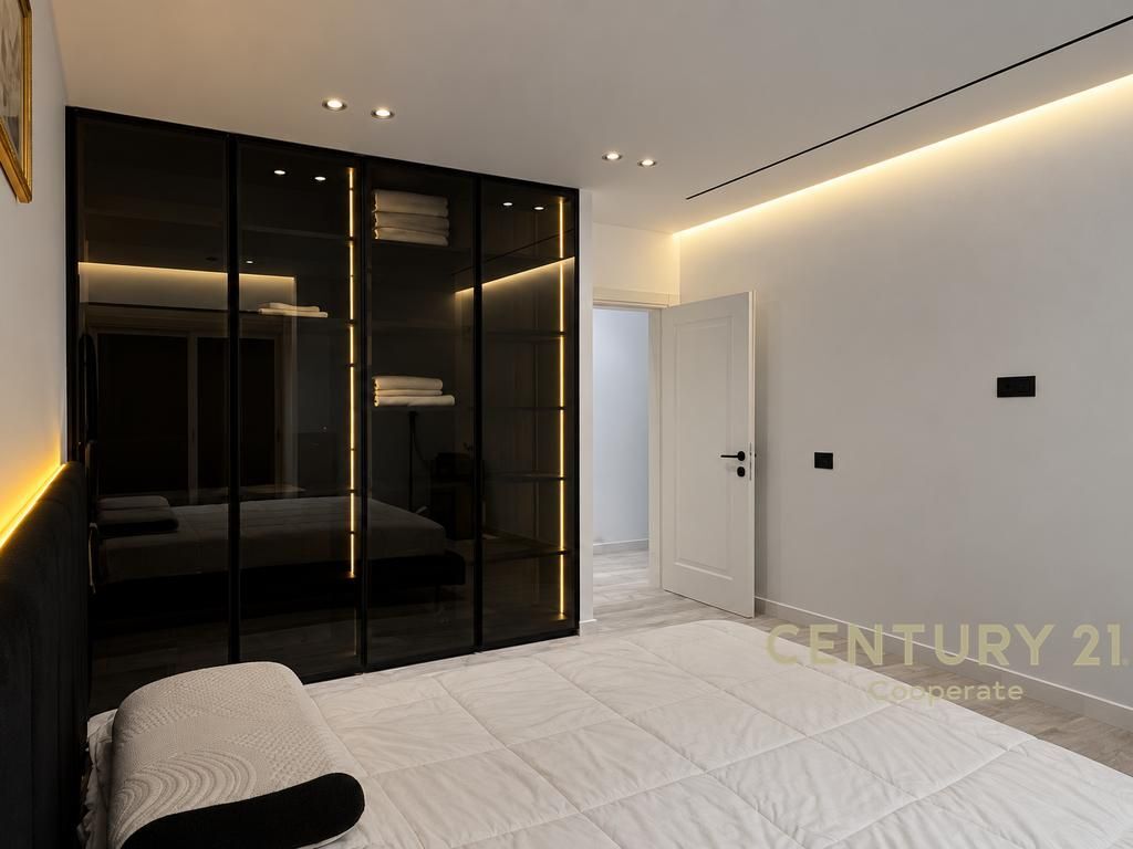 SHESIM APARTAMENT 2+1+2 NË LUNGOMARE VLORE, RRUGA DYTESORE 320,000 €