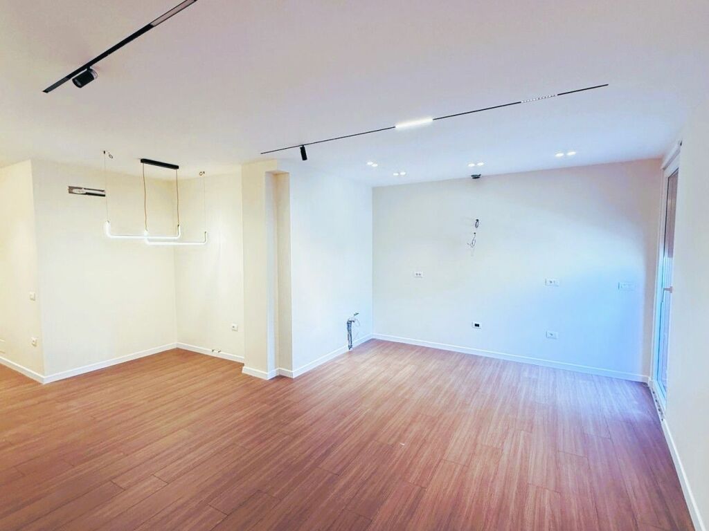 🏡 SHITET APARTAMENT 2+1 – BULEVARDI ZHAN D'ARK