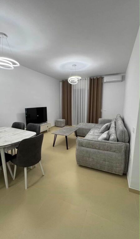 Apartament 2+1 per qera ish parku i Autobusave !