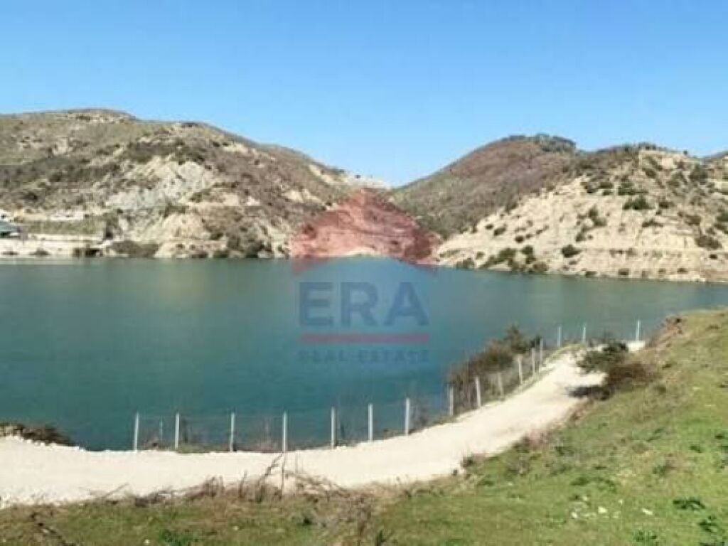 Terreno e capannone in vendita a Peze Helmaz