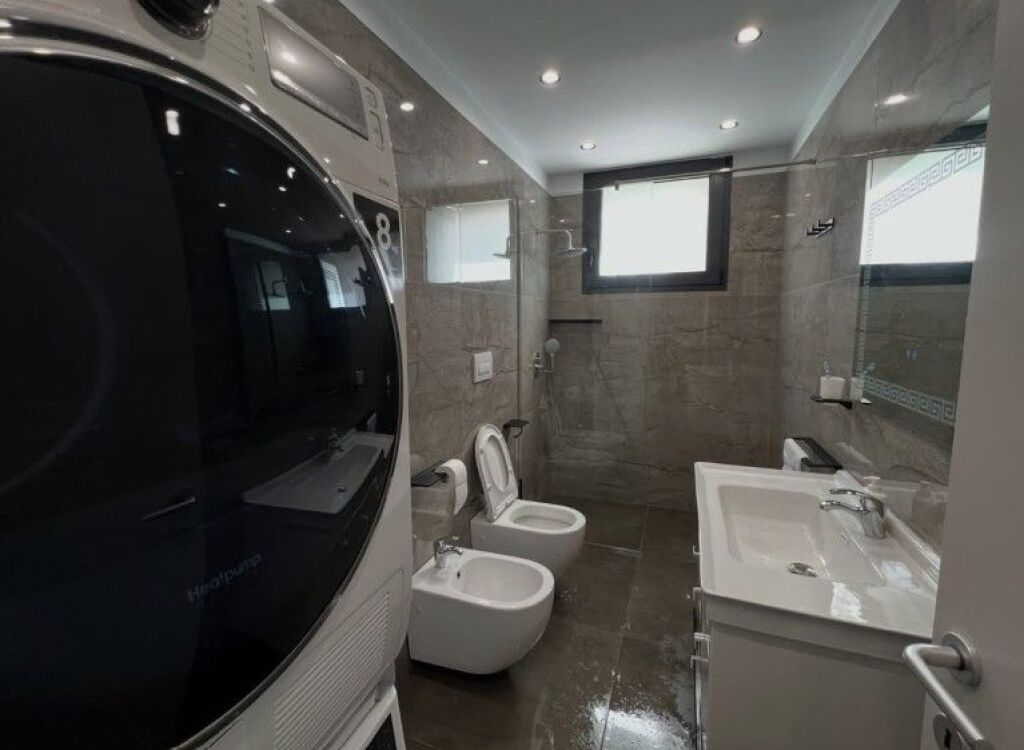 JEPET ME QIRA APARTAMENT 2+1 ME KOPSHT | PRANË TEG