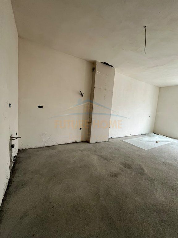 Shitet, Apartament 1+1,Paskuqan Tiranë
