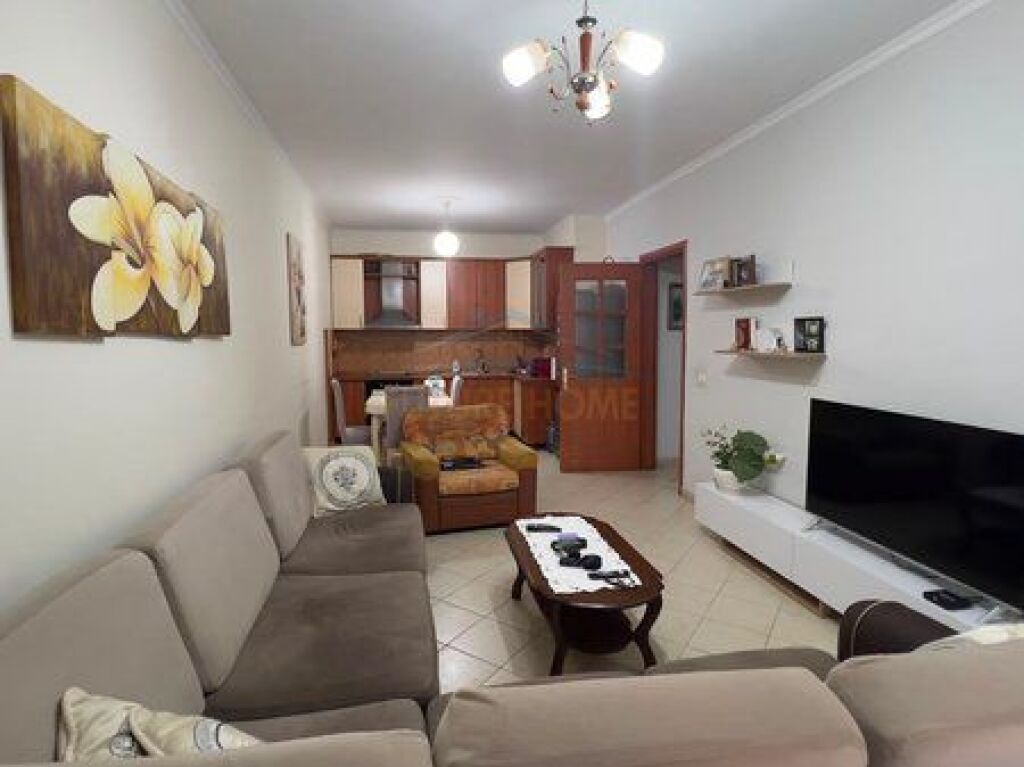 Shitet, Apartament 2+1, Fresk.