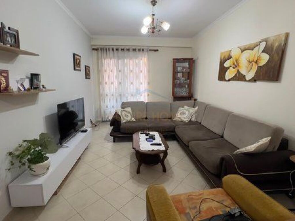 Shitet, Apartament 2+1, Fresk.