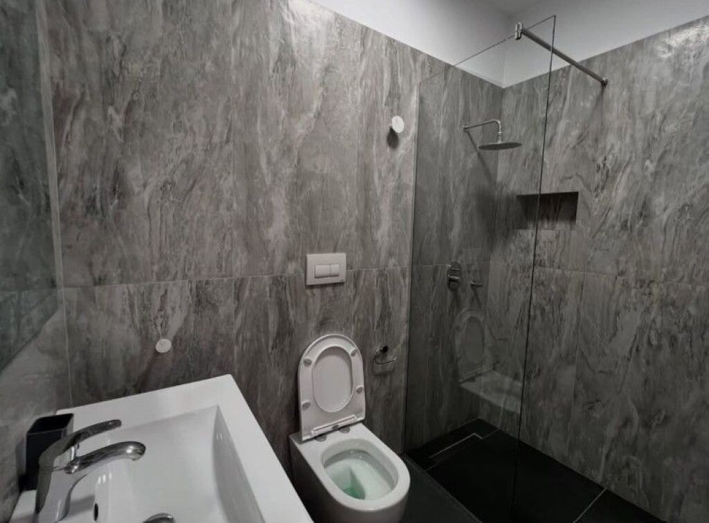 JEPET ME QIRA APARTAMENT 2+1 ME KOPSHT | PRANË TEG