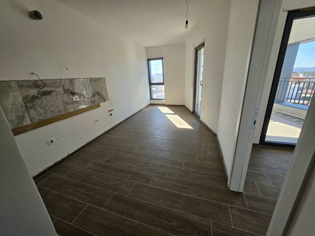 🏡 JEPET ME QIRA APARTAMENT 2+1+2 – BULEVARDI I RI  📍 Adresa: Në kryqëzimin e Bulevardit të Ri me Rrugën “Jordan Misja”