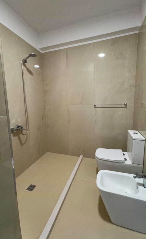 Apartament 2+1 per qera ish parku i Autobusave !