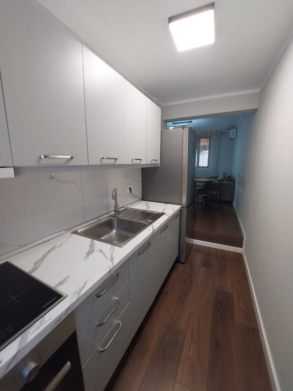 Affittasi casa privata 1+1 con cortile in via Myslym Shyri!