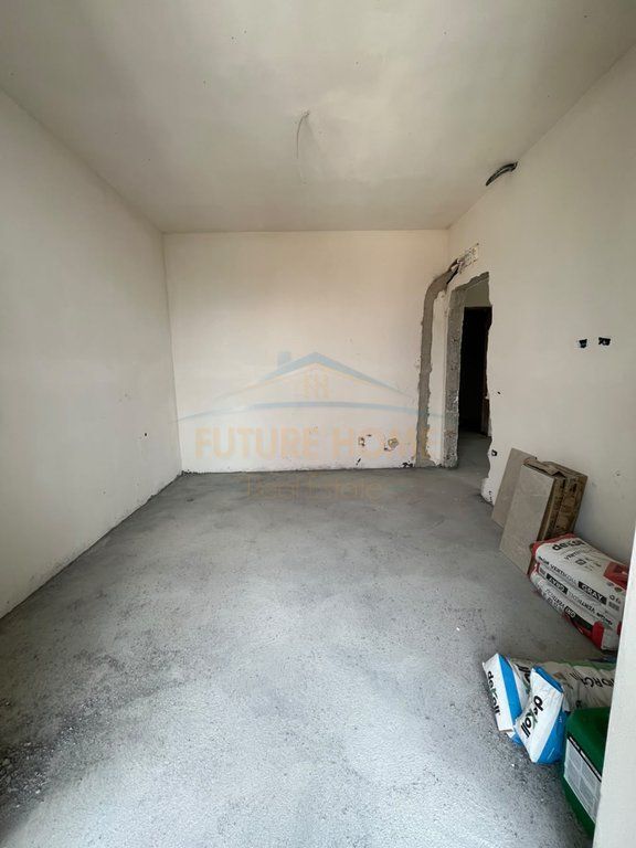 Shitet, Apartament 1+1,Paskuqan Tiranë