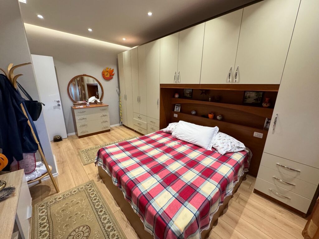 📣 AFFITTO SUPER Appartamento 1+1 📍 Complesso Oasis ✨   🏢 Nuova Costruzione  🪜 8° Piano (Con Ascensore)  🛋️ Arredato Con Condizioni Moderne   💶 Prezzo 60.000 lek