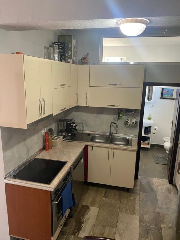 Jepet me qira apartament 2+1 i rinovuar dhe i mobiluar – Don Bosko