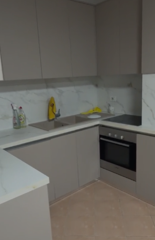 📌 VENDESI APPARTAMENTO 2+1 – SELITË, VICINO ALL'UNIVERSITÀ BARLETI 🏡