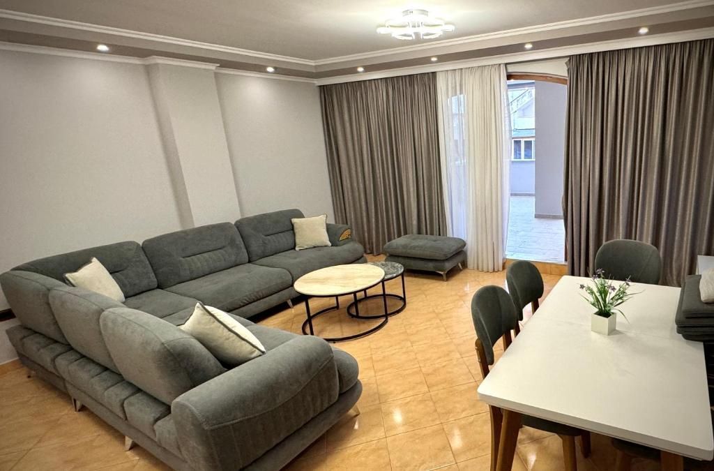 SHITET Apartament luksoz  2+1  PLAZHI GOLEM
