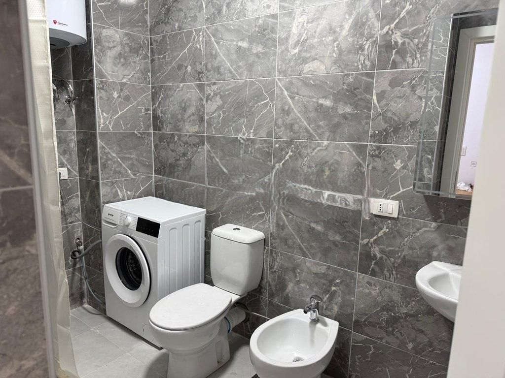 Apartament 2+1 me Qira, pranë Fakultetit te mjekesise 760 € /Muaj 70,000 Lekë /Muaj