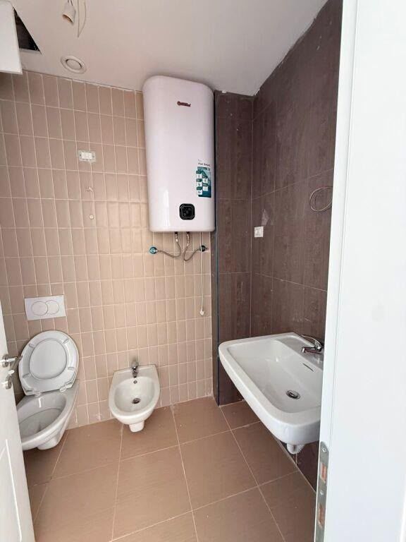 ZYRE ME QIRA 127 M2 LAKE VIEW RESIDENCE 1.700 EURO