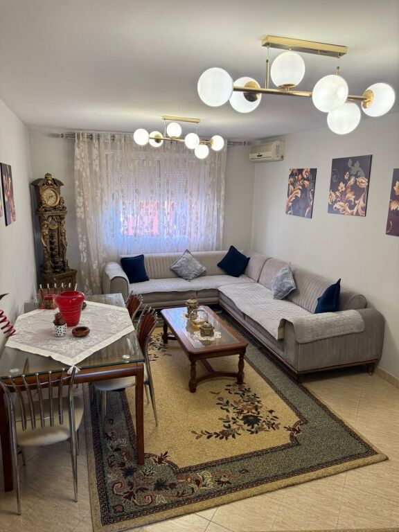 Apartament 2+1 per qera Xhamllik