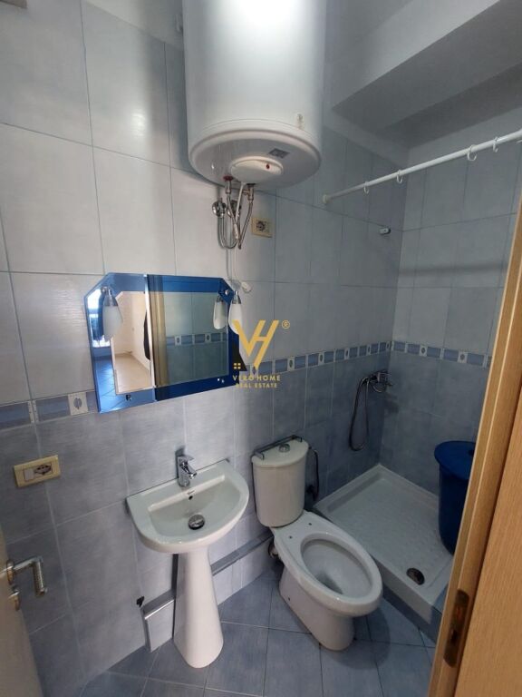 JEPET APARTAMENT 3+1+2+BLK ME QERA TE KOMUNA E PARISIT 100.000 LEKE