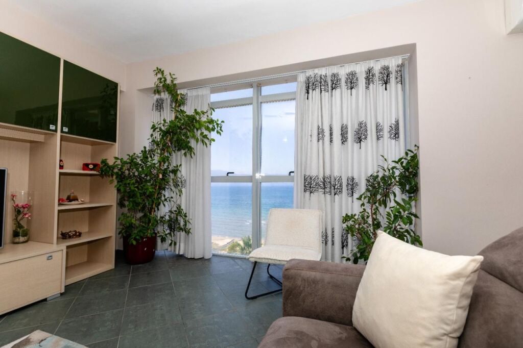 APARTAMENT 2+1+2 TUALETE ME PAMJE DETI ME QERA AFATGJATE - LUNGOMARE, VLORE