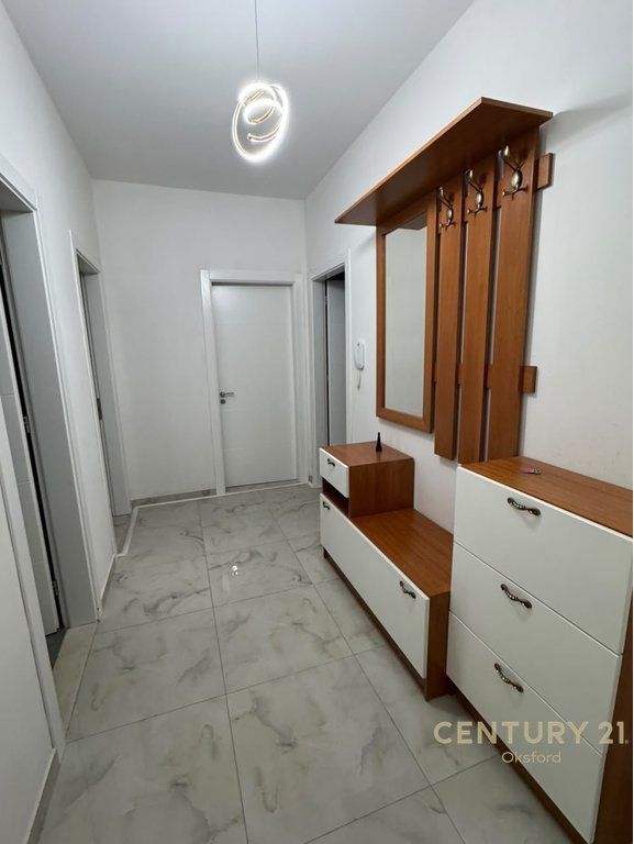 JEPET ME QIRA APARTAMENT 2+1+2 PËRBALLË UET, TEK RRUGA “XHANFIZE KEKO”!
