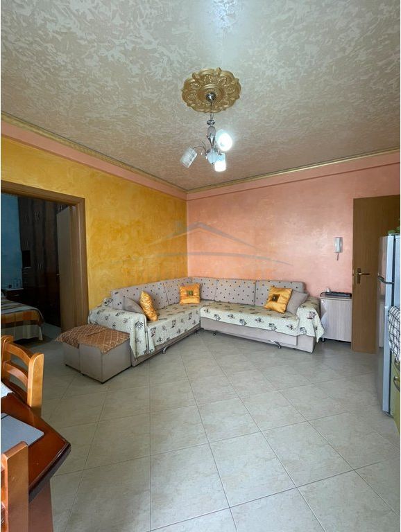 Shitet Apartament 2+1, Fresk