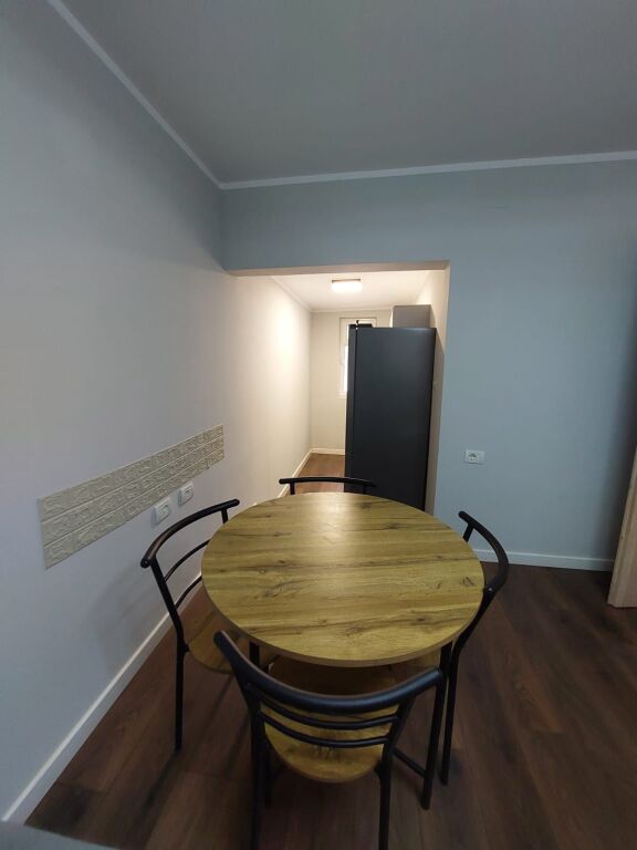 Affittasi casa privata 1+1 con cortile in via Myslym Shyri!