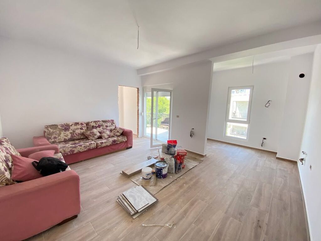 Shitet Apartament 2+1 Prane Spitalit QSUT📍Rruga Dibres, Farmacia 10