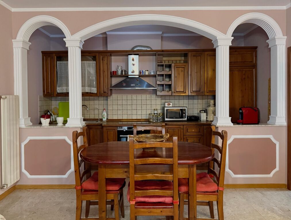 JEPET ME QIRA APARTAMENT 2+1+2 PRANË AIR ALBANIA