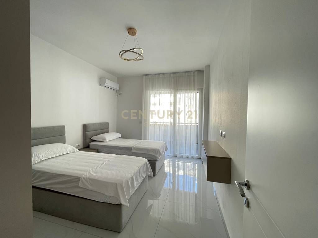 Apartament 2+1+2 për Shitje në Shëngjin