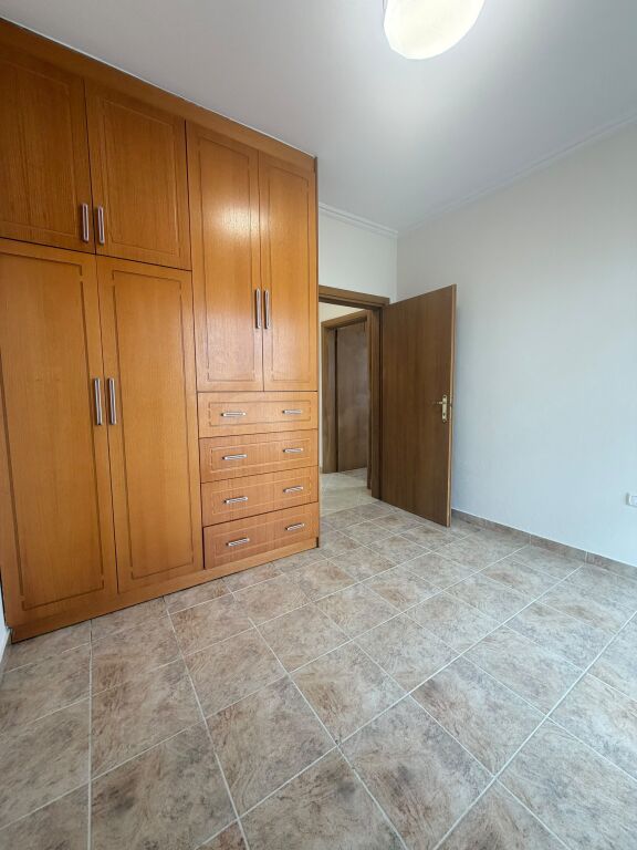 Apartament 2+1 me qera Selit ( prane Unazes) !