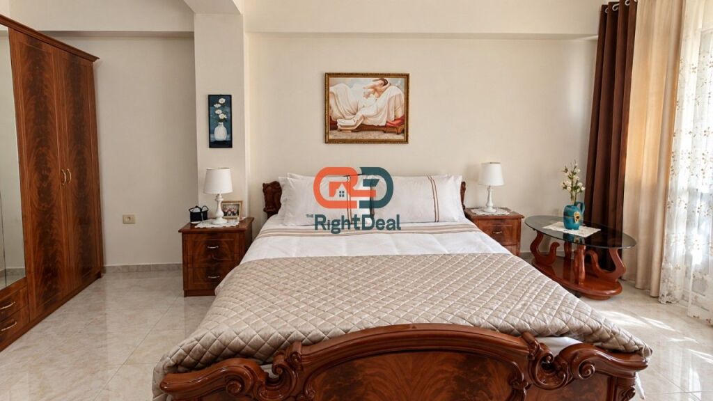 Tek Oxhaku, Jepet Me Qira, Apartament 2+1 Me Hapesira Te Bollshme !!!