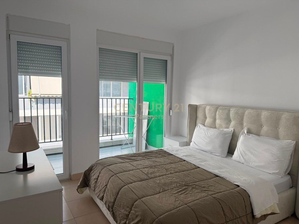 APARTAMENT 3+1+2 PËR SHITJE – RRUGA 5 MAJI, TIRANË