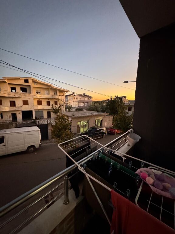 Shitet Apartament 2+1