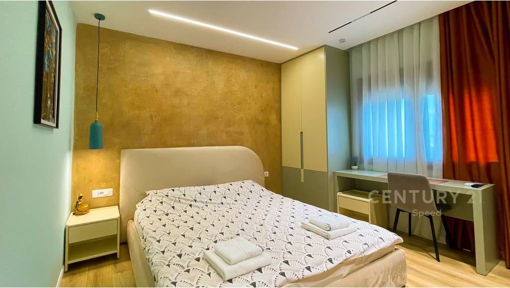 APARTAMENT 2+1 PËR SHITJE ME PAMJE NGA DETI – DY NJËSI FUNKSIONALE