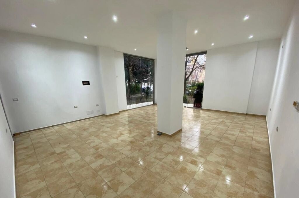 Business premises for rent at Pallatet Cabej