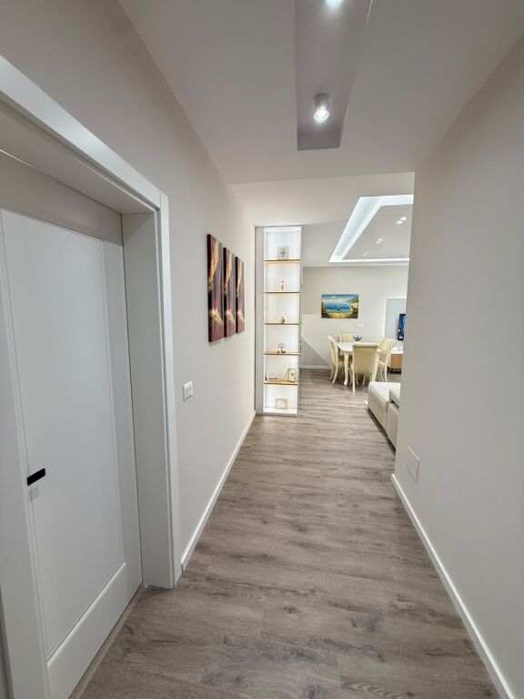 Shitet apartament 1+1 tek Pelikani