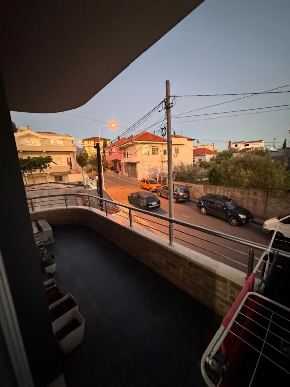 Shitet Apartament 2+1