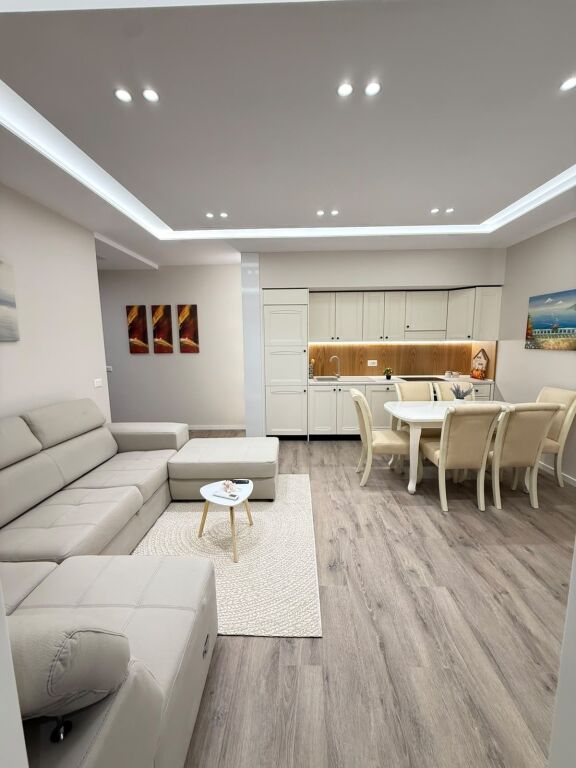 Shitet apartament 1+1 tek Pelikani