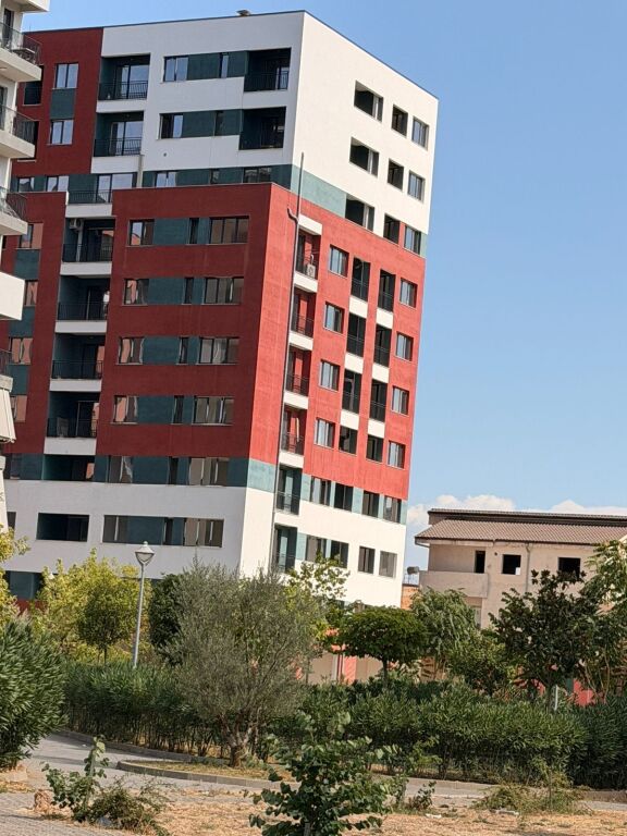 Shitet apartament 1+1, 64.5 m², kati 2 – Rruga Kongresi i Manastirit (te SHISH-i)