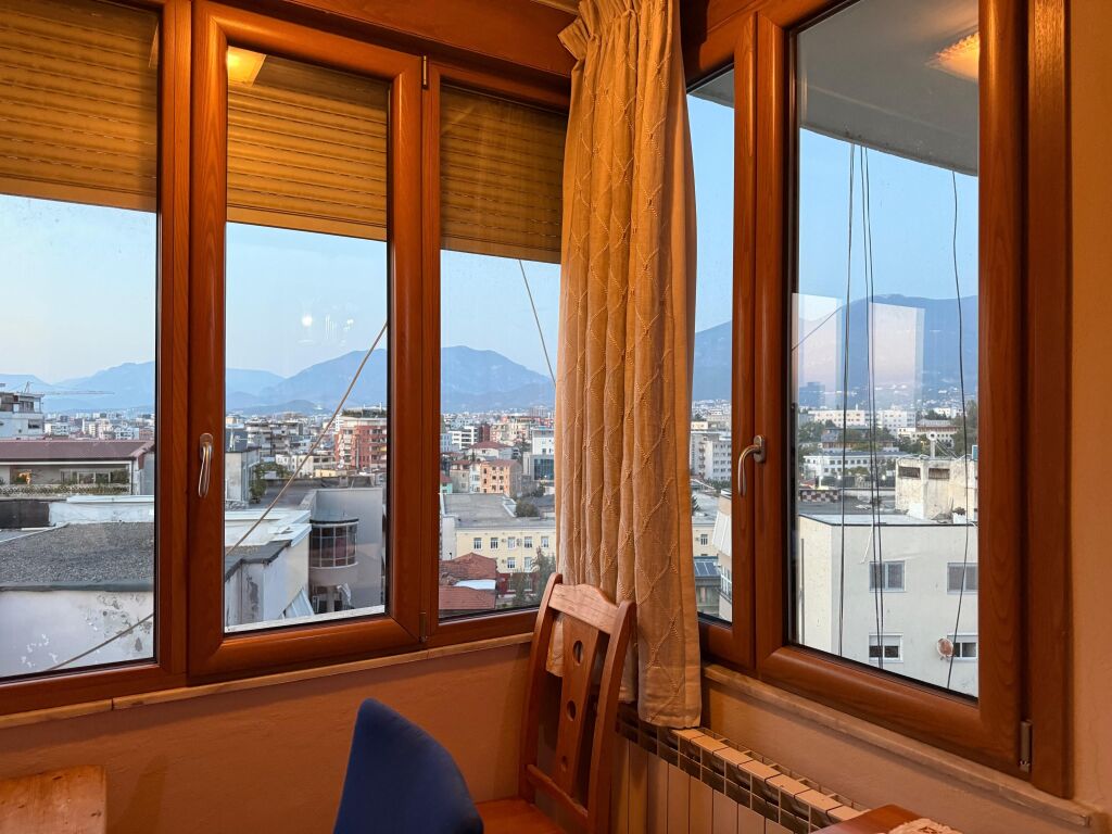JEPET ME QIRA APARTAMENT 2+1+2 PRANË AIR ALBANIA
