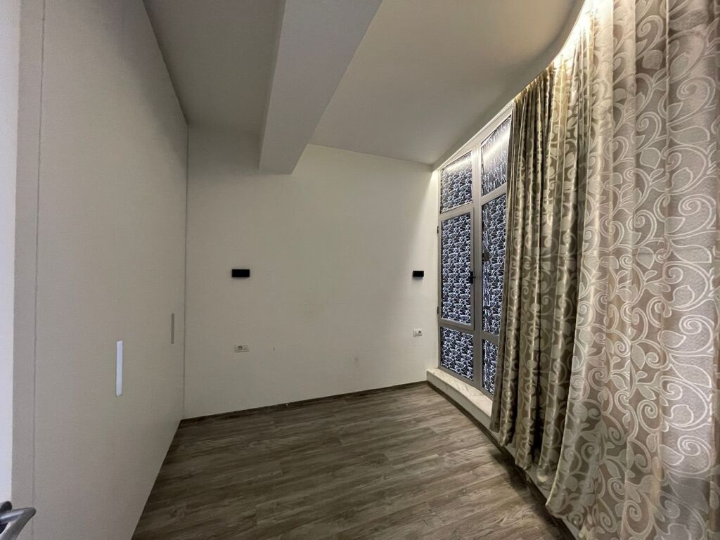 Office for rent near Globe!
