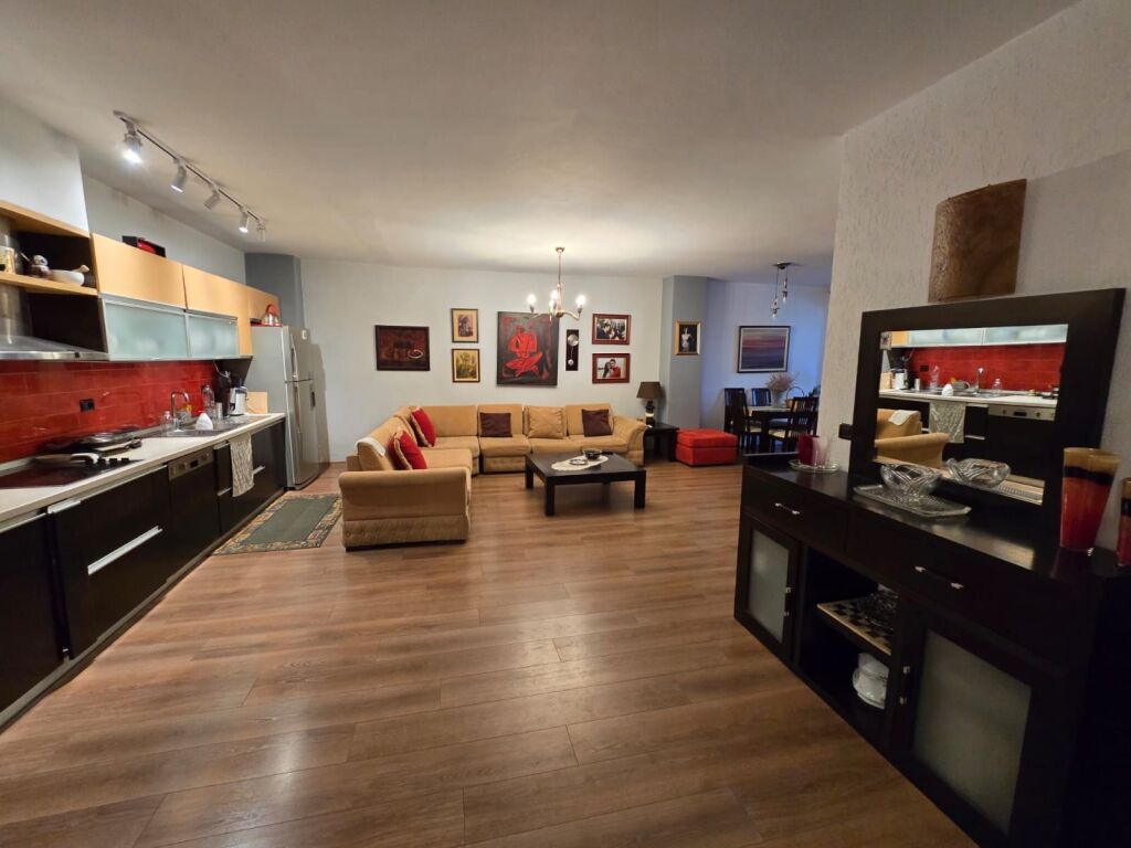 Apartament 1+1 me 2 Tualete me Qira – Te Brryli (Buzë Rrugës Kryesore) !