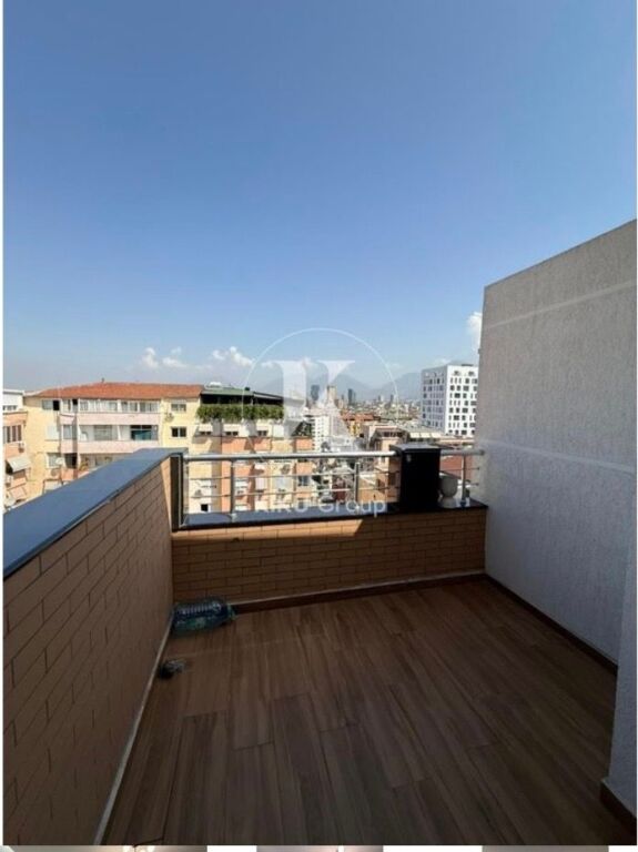 2+1, 12th floor elevator, commune of Paris, 850 thousand lek