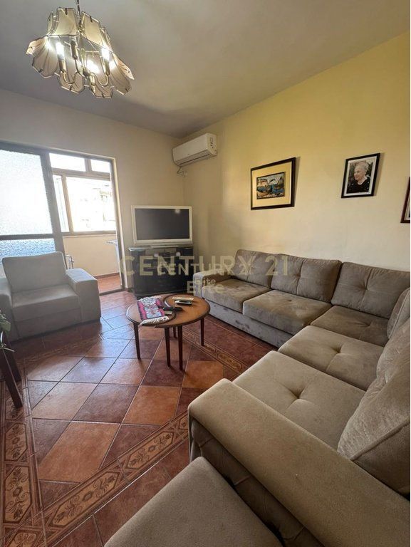 APARTAMENT 2+1 ME QIRA NE XHAMLLIK
