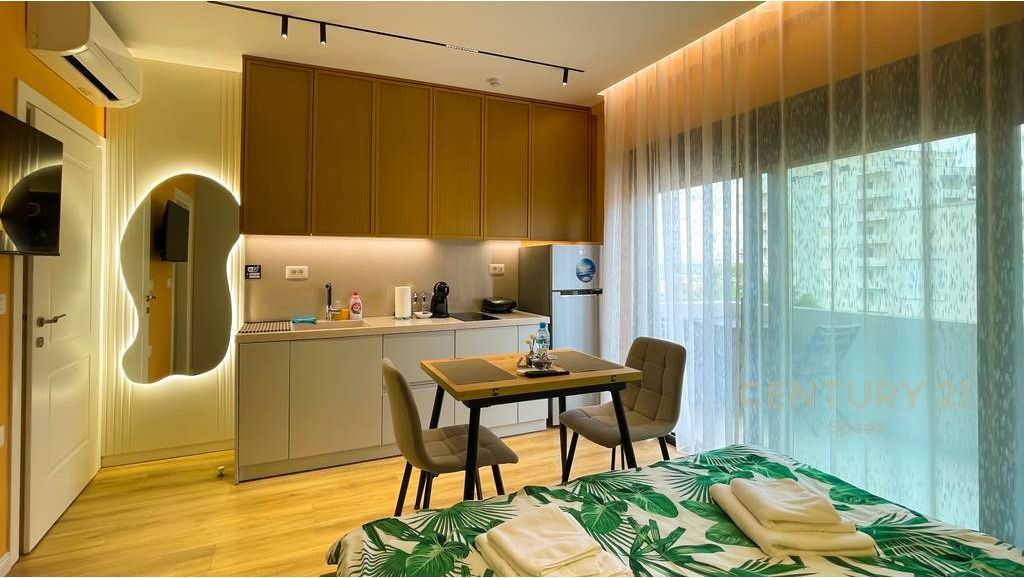 APARTAMENT 2+1 PËR SHITJE ME PAMJE NGA DETI – DY NJËSI FUNKSIONALE