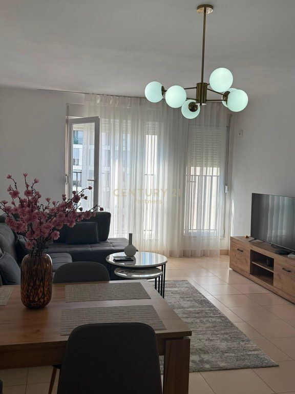 APARTAMENT 3+1+2 PËR SHITJE – RRUGA 5 MAJI, TIRANË
